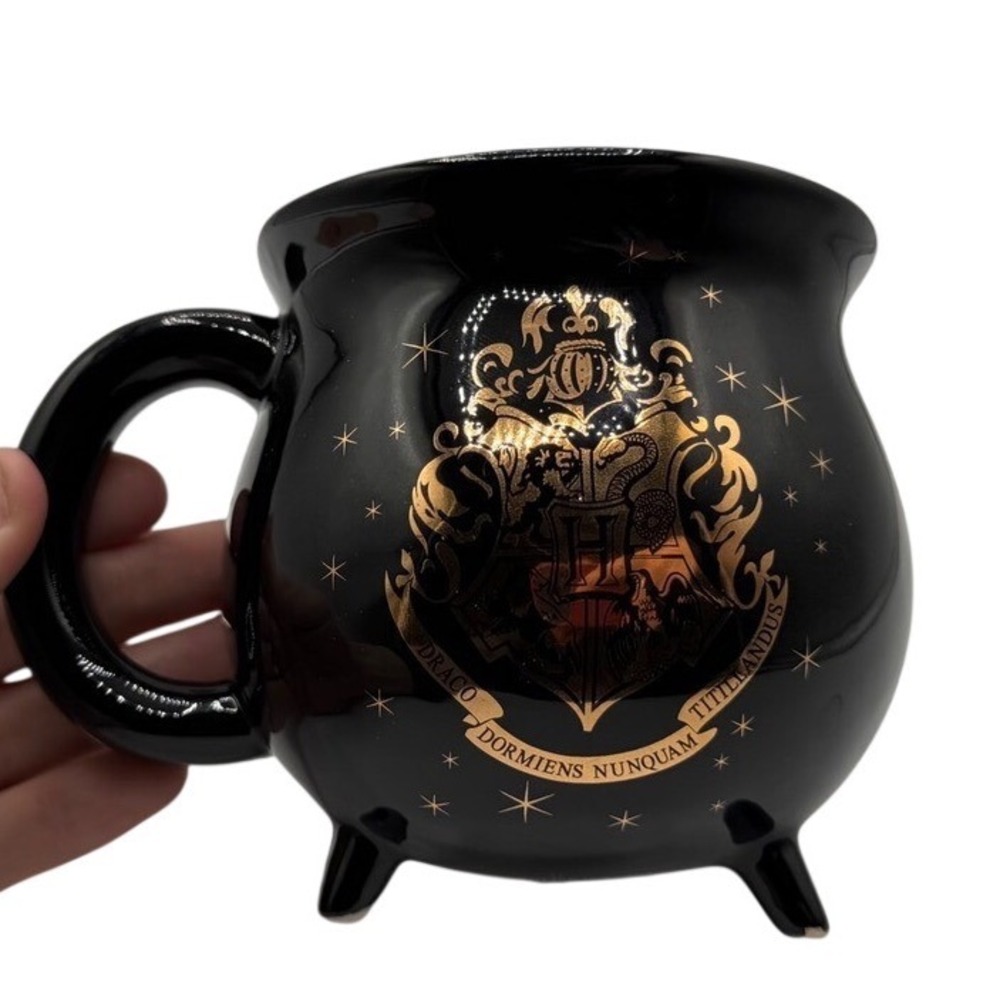 Harry Potter Hogwarts Cauldron Mug Black Gold Crest Ceramic FABNY 2019 Wizarding